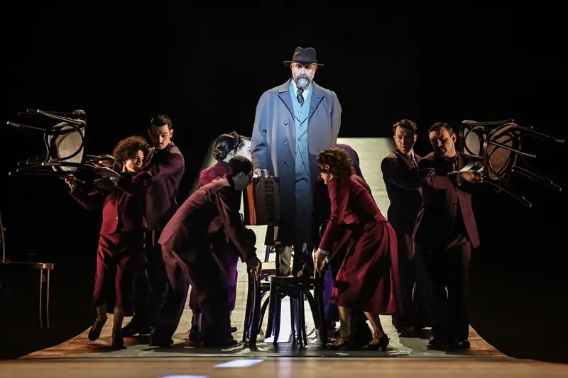 Death of a Salesman ensemble on stage, Zorlu PSM