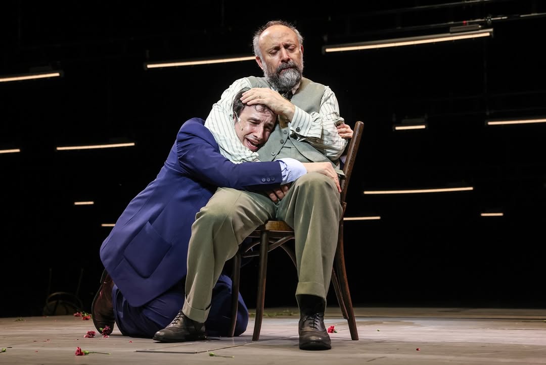 Death of a Salesman, an emotional embrace on stage